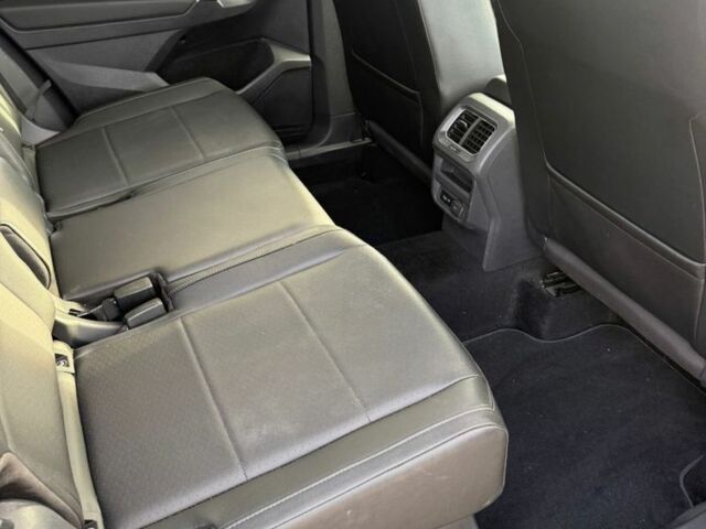 Серый Фольксваген Тигуан, объемом двигателя 2 л и пробегом 147 тыс. км за 17500 $, фото 1 на Automoto.ua