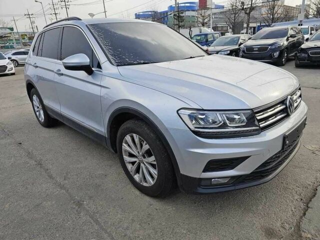 Серый Фольксваген Тигуан, объемом двигателя 2 л и пробегом 67 тыс. км за 20000 $, фото 1 на Automoto.ua