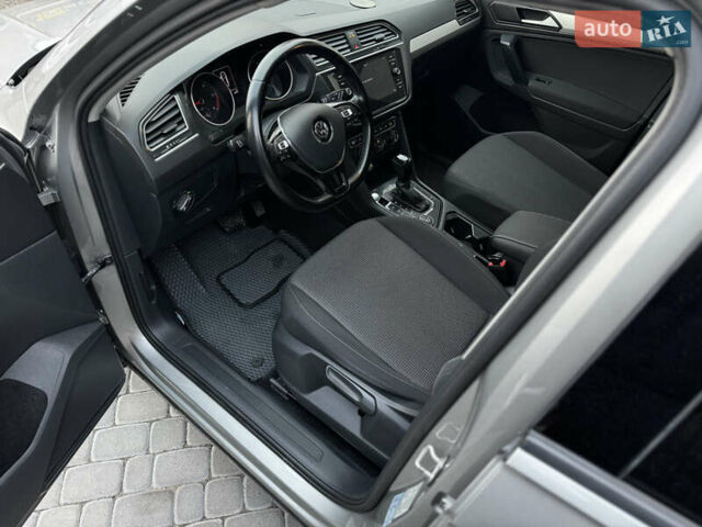 Серый Фольксваген Тигуан, объемом двигателя 2 л и пробегом 248 тыс. км за 21500 $, фото 37 на Automoto.ua