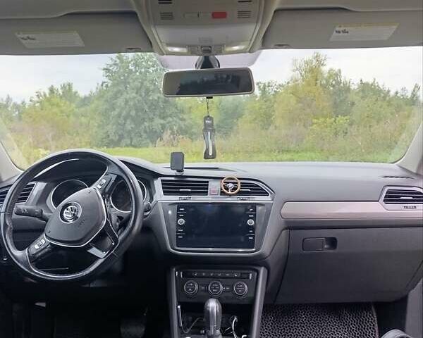 Серый Фольксваген Тигуан, объемом двигателя 2 л и пробегом 118 тыс. км за 16900 $, фото 3 на Automoto.ua