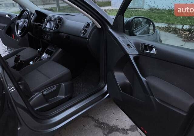 Серый Фольксваген Тигуан, объемом двигателя 1.98 л и пробегом 96 тыс. км за 12500 $, фото 17 на Automoto.ua