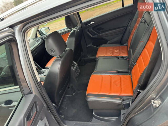 Серый Фольксваген Тигуан, объемом двигателя 2 л и пробегом 254 тыс. км за 17999 $, фото 15 на Automoto.ua