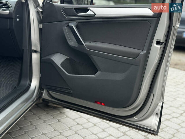 Серый Фольксваген Тигуан, объемом двигателя 2 л и пробегом 248 тыс. км за 21500 $, фото 24 на Automoto.ua