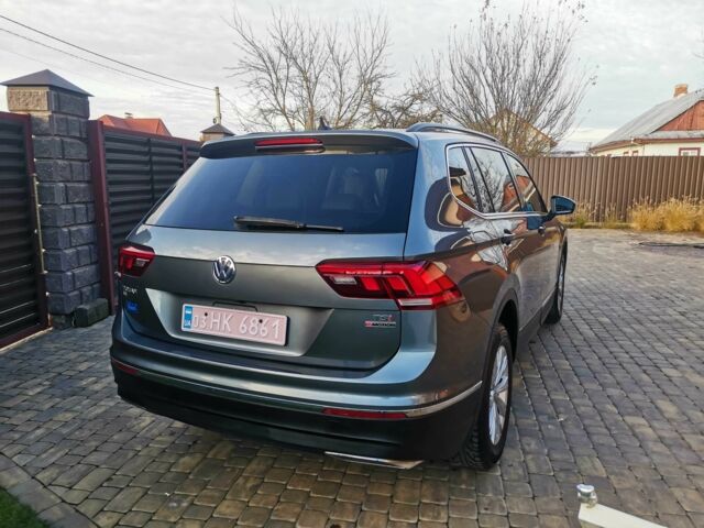 Серый Фольксваген Тигуан, объемом двигателя 2 л и пробегом 165 тыс. км за 16700 $, фото 6 на Automoto.ua