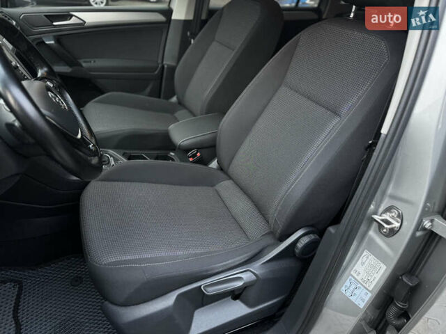 Серый Фольксваген Тигуан, объемом двигателя 2 л и пробегом 248 тыс. км за 21500 $, фото 40 на Automoto.ua