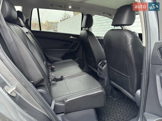 Серый Фольксваген Тигуан, объемом двигателя 2 л и пробегом 187 тыс. км за 18500 $, фото 26 на Automoto.ua