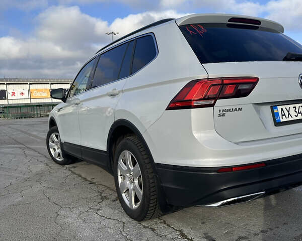 Серый Фольксваген Тигуан, объемом двигателя 1.98 л и пробегом 93 тыс. км за 21500 $, фото 4 на Automoto.ua