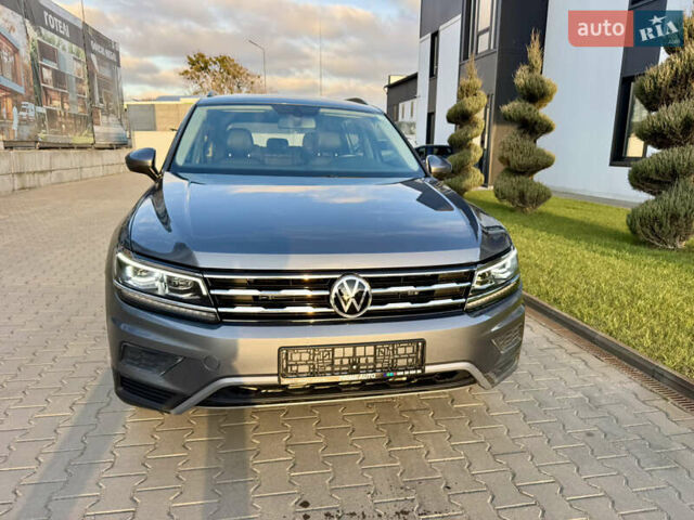 Серый Фольксваген Тигуан, объемом двигателя 2 л и пробегом 104 тыс. км за 20300 $, фото 6 на Automoto.ua