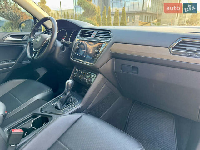 Серый Фольксваген Тигуан, объемом двигателя 2 л и пробегом 104 тыс. км за 20300 $, фото 32 на Automoto.ua