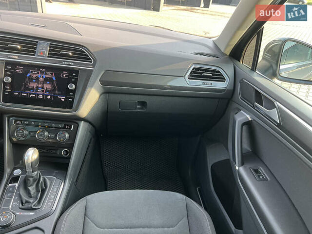 Серый Фольксваген Тигуан, объемом двигателя 1.97 л и пробегом 169 тыс. км за 25300 $, фото 5 на Automoto.ua