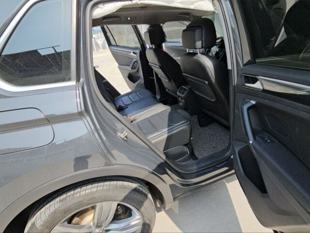 Серый Фольксваген Тигуан, объемом двигателя 2 л и пробегом 80 тыс. км за 16500 $, фото 23 на Automoto.ua