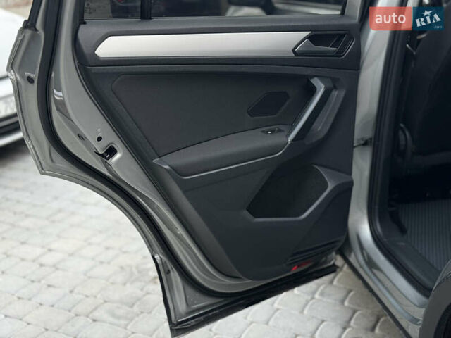 Серый Фольксваген Тигуан, объемом двигателя 2 л и пробегом 248 тыс. км за 21500 $, фото 34 на Automoto.ua