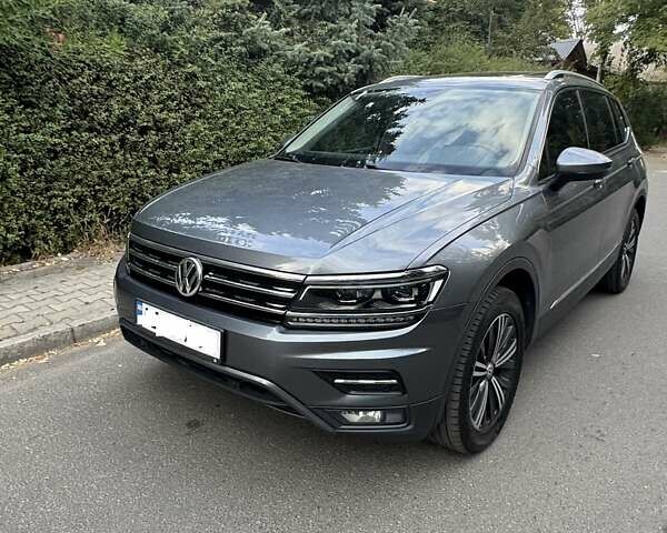 Серый Фольксваген Тигуан, объемом двигателя 1.98 л и пробегом 83 тыс. км за 26000 $, фото 2 на Automoto.ua