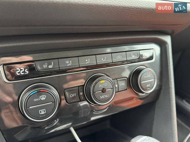 Серый Фольксваген Тигуан, объемом двигателя 2 л и пробегом 254 тыс. км за 17999 $, фото 19 на Automoto.ua