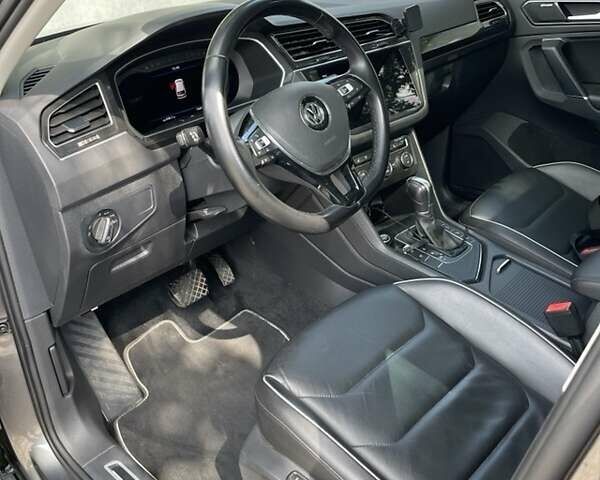 Серый Фольксваген Тигуан, объемом двигателя 1.98 л и пробегом 194 тыс. км за 24299 $, фото 1 на Automoto.ua