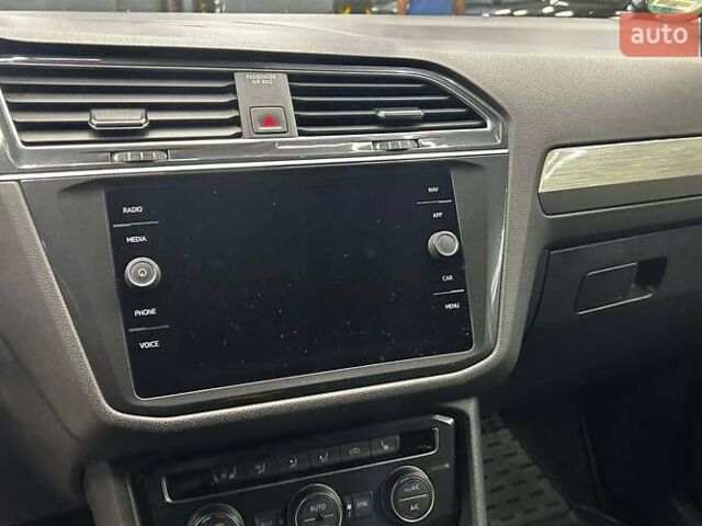 Серый Фольксваген Тигуан, объемом двигателя 1.97 л и пробегом 275 тыс. км за 26400 $, фото 14 на Automoto.ua