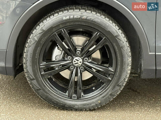 Серый Фольксваген Тигуан, объемом двигателя 2 л и пробегом 56 тыс. км за 24999 $, фото 49 на Automoto.ua