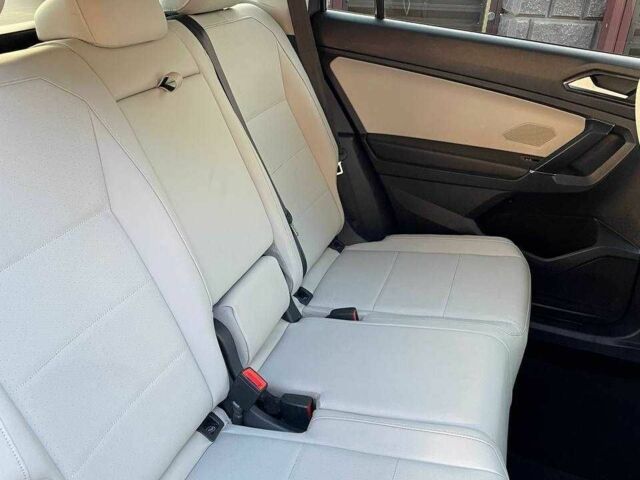 Серый Фольксваген Тигуан, объемом двигателя 2 л и пробегом 165 тыс. км за 16700 $, фото 3 на Automoto.ua