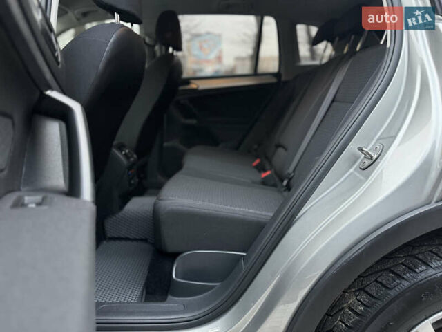 Серый Фольксваген Тигуан, объемом двигателя 2 л и пробегом 248 тыс. км за 21500 $, фото 36 на Automoto.ua