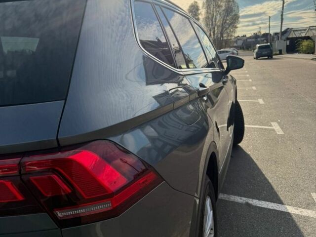 Серый Фольксваген Тигуан, объемом двигателя 2 л и пробегом 147 тыс. км за 17500 $, фото 6 на Automoto.ua