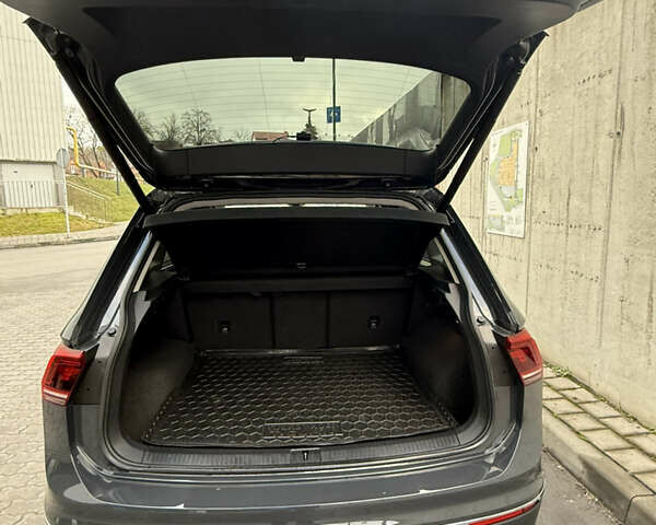 Сірий Фольксваген Тігуан, об'ємом двигуна 1.98 л та пробігом 83 тис. км за 30700 $, фото 23 на Automoto.ua