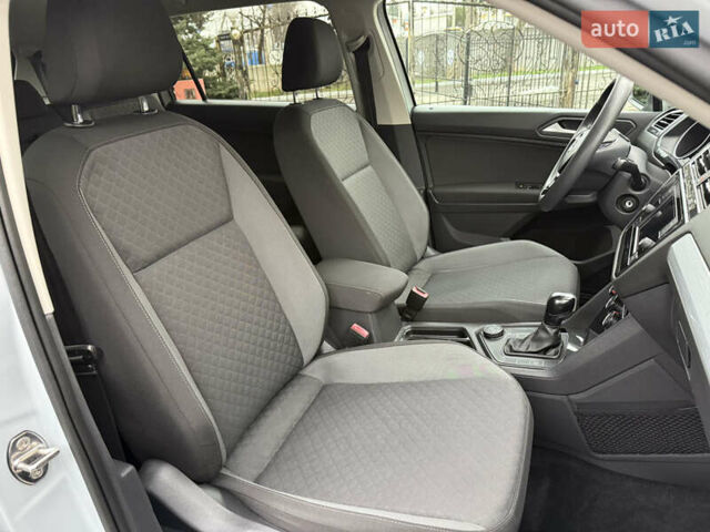 Серый Фольксваген Тигуан, объемом двигателя 1.98 л и пробегом 90 тыс. км за 15800 $, фото 35 на Automoto.ua