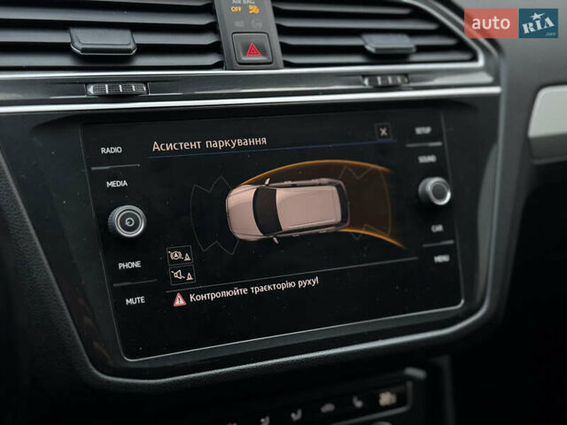Серый Фольксваген Тигуан, объемом двигателя 2 л и пробегом 248 тыс. км за 21500 $, фото 51 на Automoto.ua
