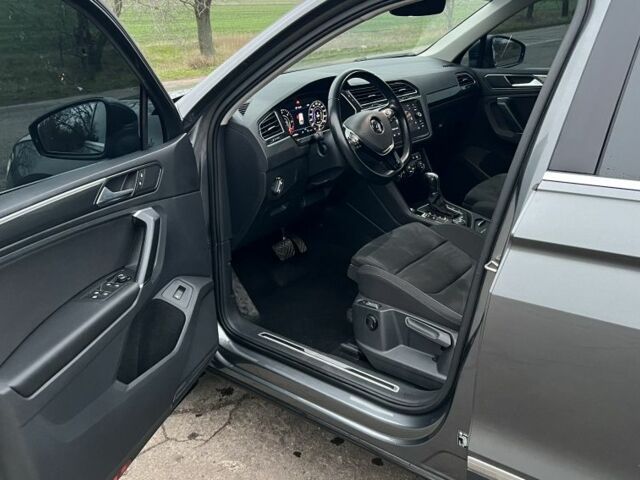 Серый Фольксваген Тигуан, объемом двигателя 2 л и пробегом 160 тыс. км за 30900 $, фото 8 на Automoto.ua