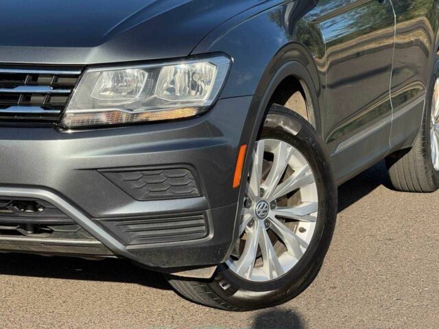 Сірий Фольксваген Тігуан, об'ємом двигуна 0 л та пробігом 130 тис. км за 402 $, фото 1 на Automoto.ua