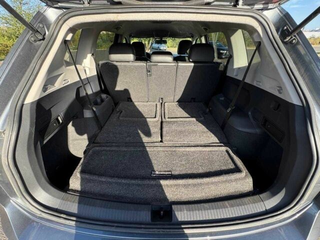 Сірий Фольксваген Тігуан, об'ємом двигуна 0 л та пробігом 130 тис. км за 402 $, фото 10 на Automoto.ua