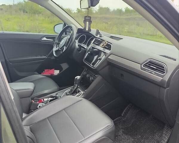 Серый Фольксваген Тигуан, объемом двигателя 2 л и пробегом 118 тыс. км за 16900 $, фото 6 на Automoto.ua