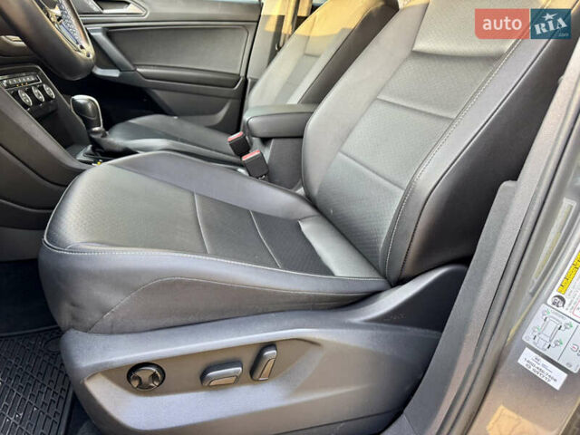 Серый Фольксваген Тигуан, объемом двигателя 2 л и пробегом 104 тыс. км за 20300 $, фото 35 на Automoto.ua