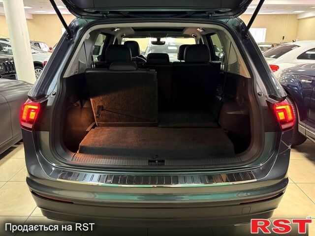 Серый Фольксваген Тигуан, объемом двигателя 2 л и пробегом 189 тыс. км за 19900 $, фото 4 на Automoto.ua