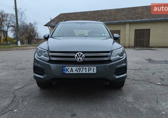 Серый Фольксваген Тигуан, объемом двигателя 1.98 л и пробегом 96 тыс. км за 12500 $, фото 3 на Automoto.ua