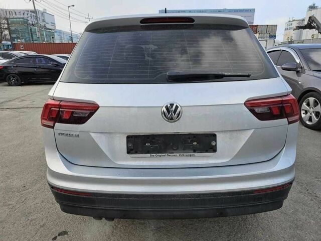 Серый Фольксваген Тигуан, объемом двигателя 2 л и пробегом 67 тыс. км за 20000 $, фото 5 на Automoto.ua