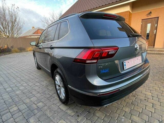 Серый Фольксваген Тигуан, объемом двигателя 2 л и пробегом 165 тыс. км за 16700 $, фото 2 на Automoto.ua