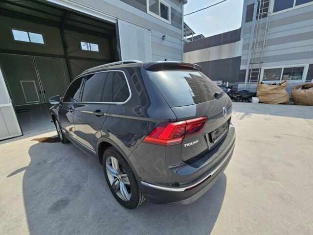 Серый Фольксваген Тигуан, объемом двигателя 2 л и пробегом 80 тыс. км за 16500 $, фото 3 на Automoto.ua