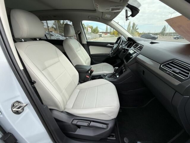 Серый Фольксваген Тигуан, объемом двигателя 2 л и пробегом 158 тыс. км за 17900 $, фото 7 на Automoto.ua