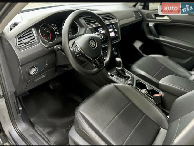 Серый Фольксваген Тигуан, объемом двигателя 1.98 л и пробегом 121 тыс. км за 20000 $, фото 7 на Automoto.ua