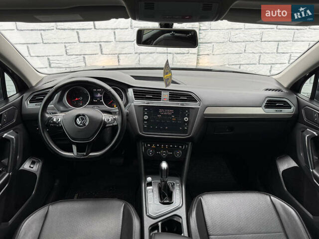 Серый Фольксваген Тигуан, объемом двигателя 2 л и пробегом 187 тыс. км за 18500 $, фото 23 на Automoto.ua