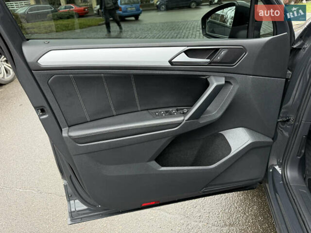 Серый Фольксваген Тигуан, объемом двигателя 2 л и пробегом 56 тыс. км за 24999 $, фото 59 на Automoto.ua