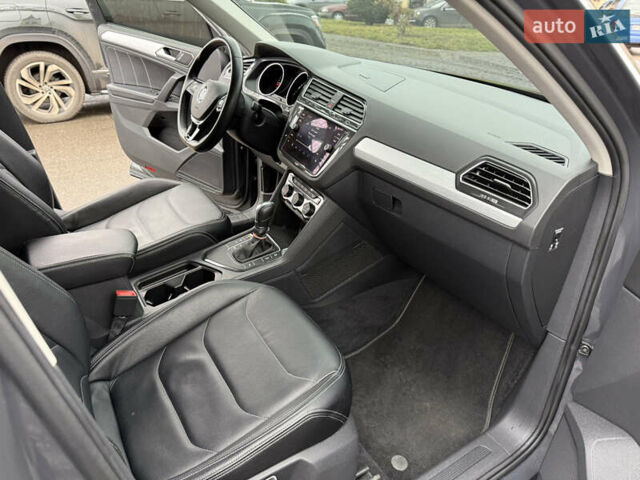 Серый Фольксваген Тигуан, объемом двигателя 2 л и пробегом 56 тыс. км за 24999 $, фото 57 на Automoto.ua