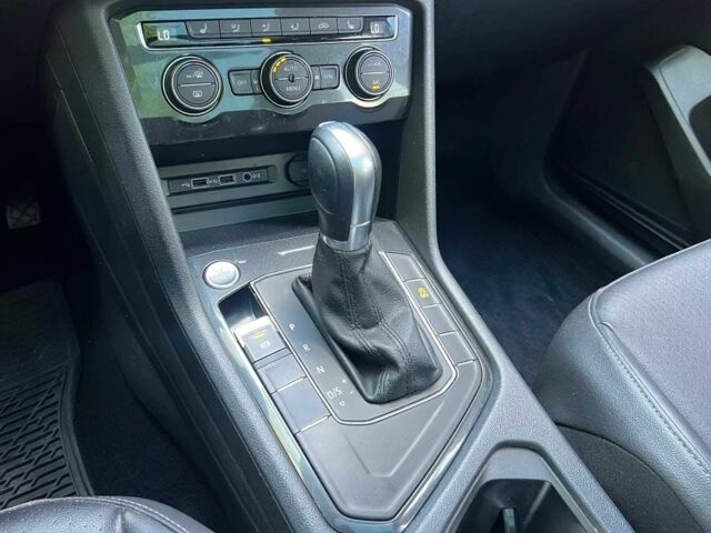 Серый Фольксваген Тигуан, объемом двигателя 2 л и пробегом 32 тыс. км за 9000 $, фото 8 на Automoto.ua