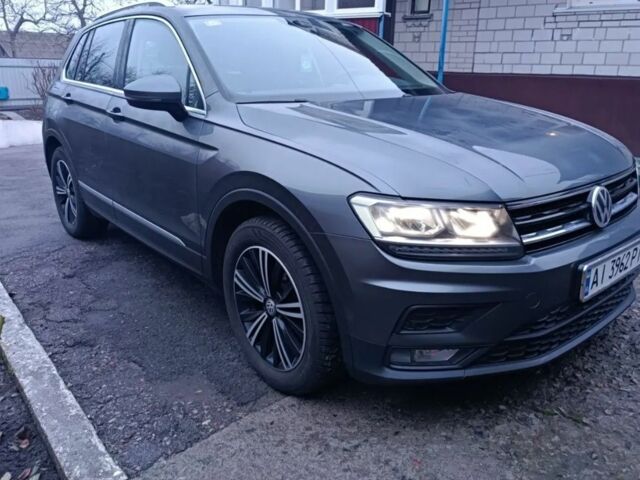 Серый Фольксваген Тигуан, объемом двигателя 2 л и пробегом 210 тыс. км за 21500 $, фото 2 на Automoto.ua