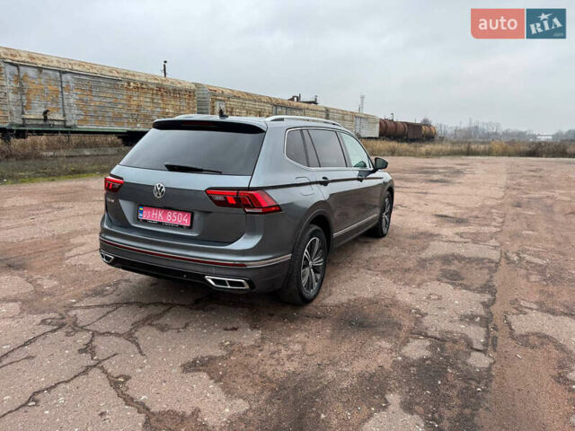 Серый Фольксваген Тигуан, объемом двигателя 2 л и пробегом 254 тыс. км за 17999 $, фото 3 на Automoto.ua