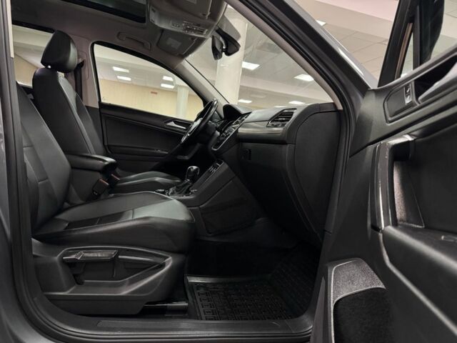 Серый Фольксваген Тигуан, объемом двигателя 2 л и пробегом 189 тыс. км за 19900 $, фото 9 на Automoto.ua