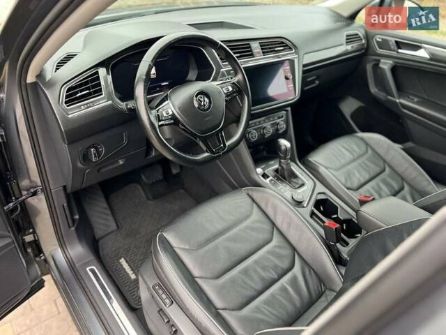 Серый Фольксваген Тигуан, объемом двигателя 1.98 л и пробегом 148 тыс. км за 19300 $, фото 5 на Automoto.ua