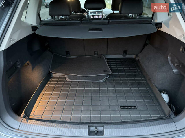 Серый Фольксваген Тигуан, объемом двигателя 2 л и пробегом 169 тыс. км за 21500 $, фото 13 на Automoto.ua