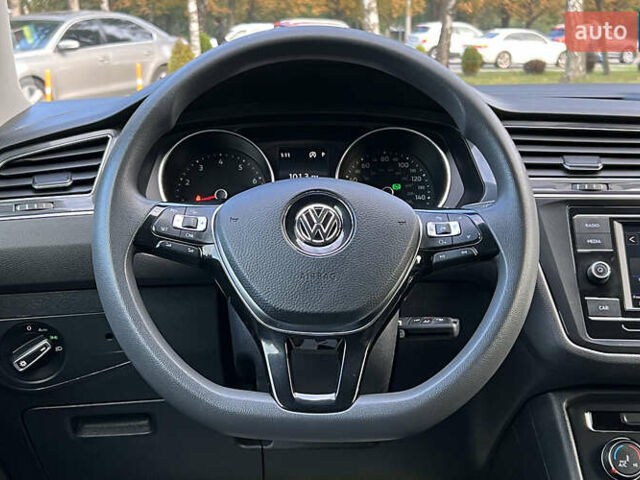 Серый Фольксваген Тигуан, объемом двигателя 2 л и пробегом 190 тыс. км за 17700 $, фото 10 на Automoto.ua