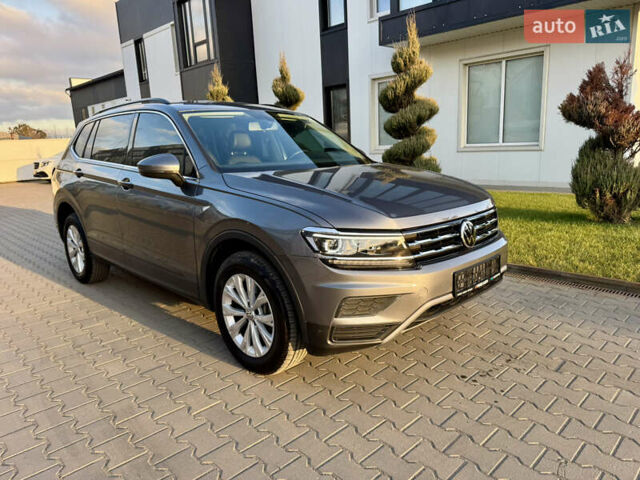 Серый Фольксваген Тигуан, объемом двигателя 2 л и пробегом 104 тыс. км за 20300 $, фото 3 на Automoto.ua
